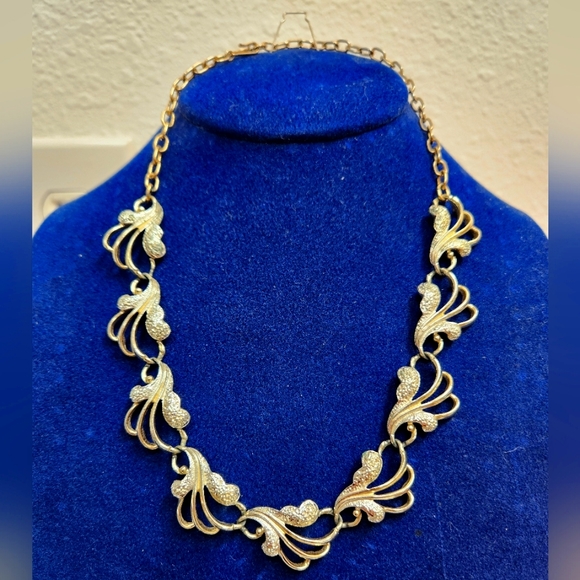 Sarah Coventry Frosted feather necklace 1961 17" - Picture 2 of 8